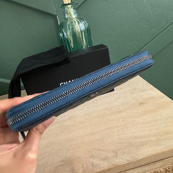 EUC Chanel Zip Around Caviar Blue Leather Wallet Aged Silver HW - Picture 5 of 13